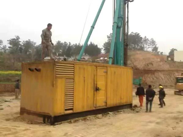 茄子河如何判断水冷式机油散热器密封件是否需要更换？